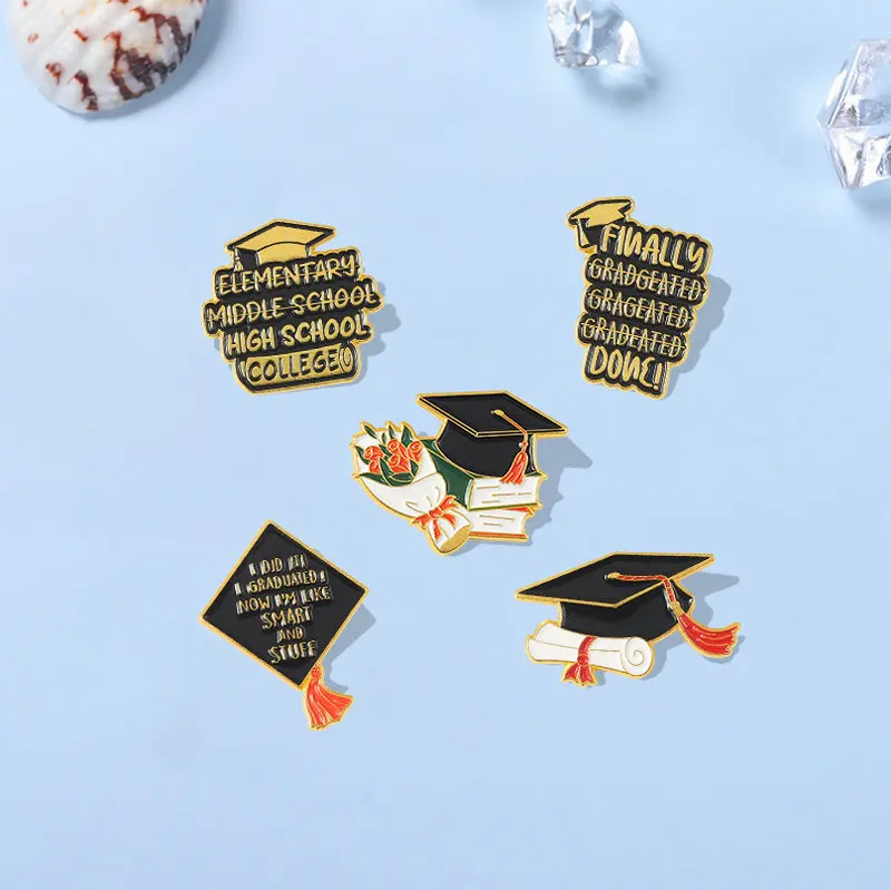 Pins Custom Bachelor Cap Hat Brooches Lapel Badges Cartoon Jewelry Gift for Students Friends Graduation Season Enamel