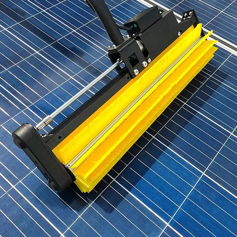 Pulitore elettrico per pannelli solari ad alta efficienza con asta telescopica 3,5 m 5,5 m 7,5 m e spazzola a rullo
