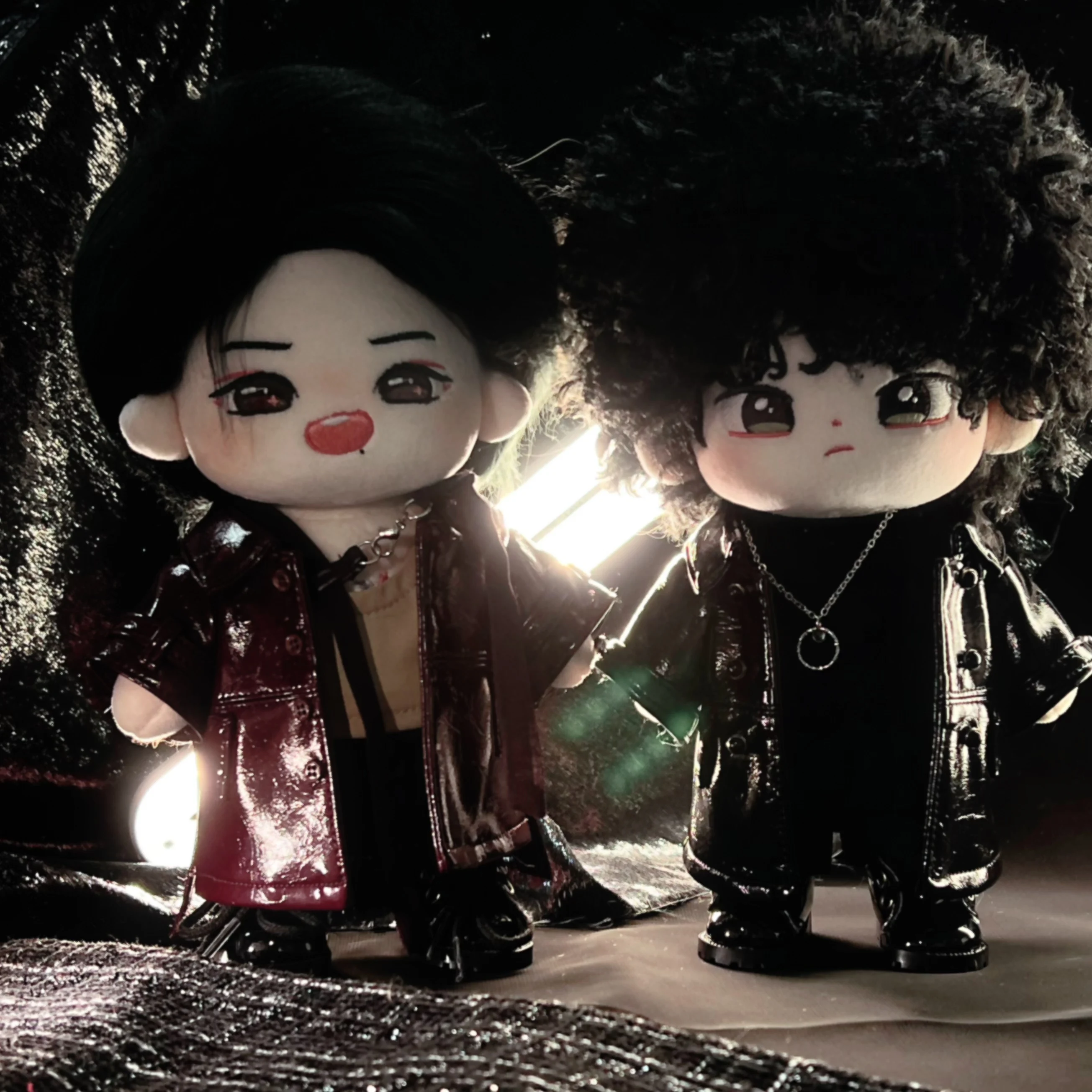 In Voorraad 20 Cm Poppenkleertjes Idool Wang Yibo Lange Lederen Jassen Mode Pak Gevulde Knuffels Pop Accessoires Anime Speelgoed Ki