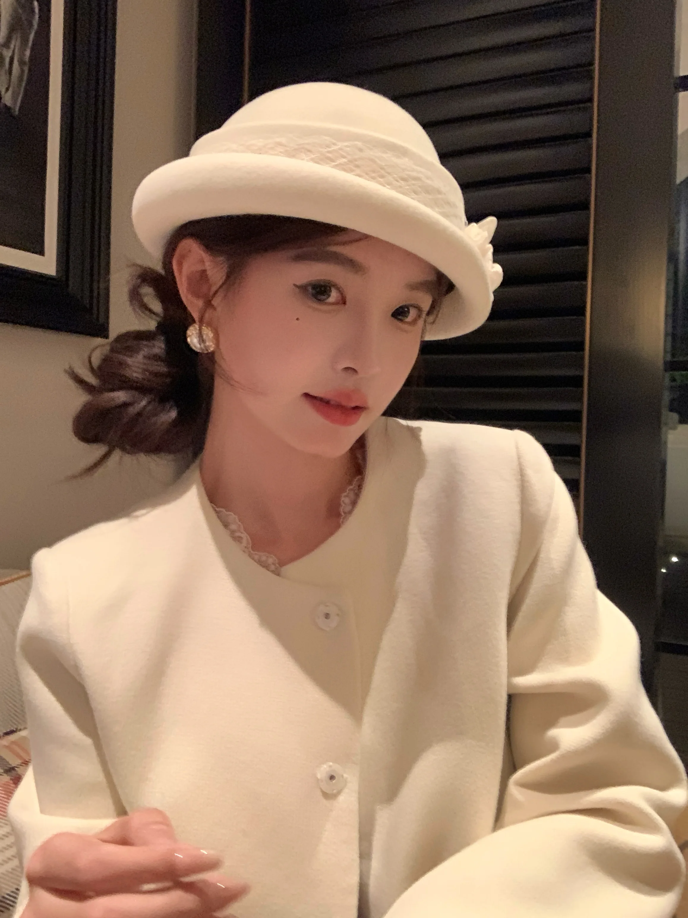 cappello-in-maglia-di-lana-di-alta-qualita-modello-autunnale-invernale-versatile-stile-pescatore-con-fiocco-elegante-stile-ricco-e-raffinato