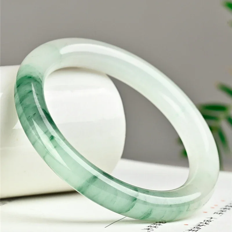 

Golden Silk Jade Tianshancui Bracelet Is Fresh and Simple for Women.