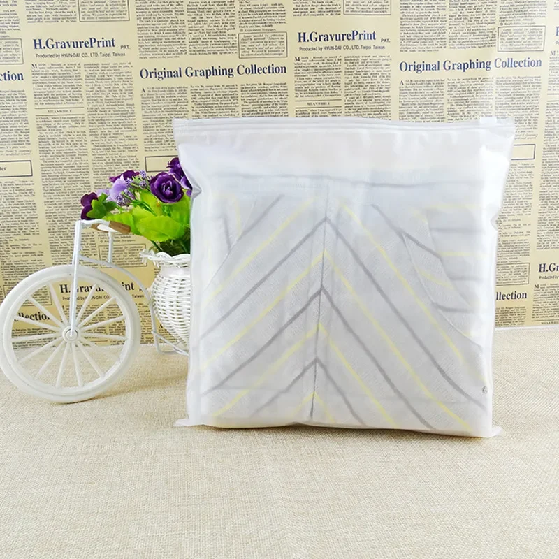 

100pcs 24x35cm Zip lock Zipper Top frosted plastic bags for clothing, T-Shirt , Skirt retail packaging customized logo printing