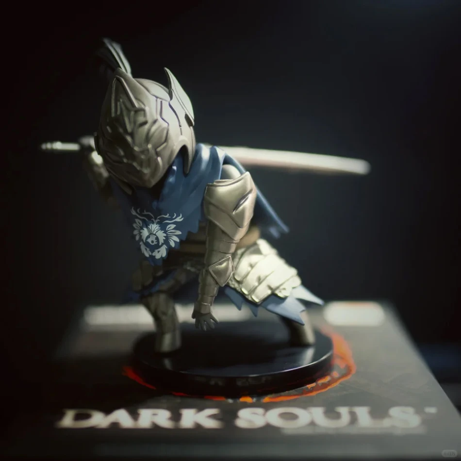 Q نسخة الظلام النفوس أنيمي عمل الشكل Solaire Artorias Ornstein حارس النار دمية أنيمي تمثال نموذج لعب للأولاد الهدايا