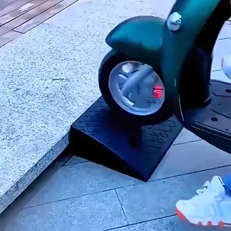 Plastic PVC Road Slope Ramp Pad Portable Car Step Uphill Triangle Mat Curb Rubber Threshold Ramp Kerb For Car Electric Scooter
