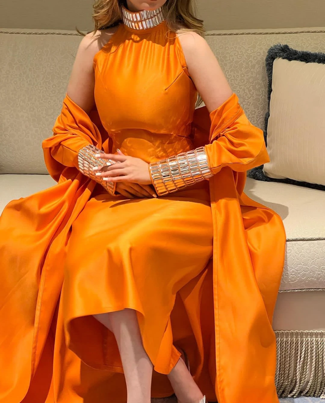 AsaNagi Women‘s Orange Colour Satin Prom Dresses Crystal Cape Sleeveless High Neck Elegant Evening Gown 2023 فساتين السهرة