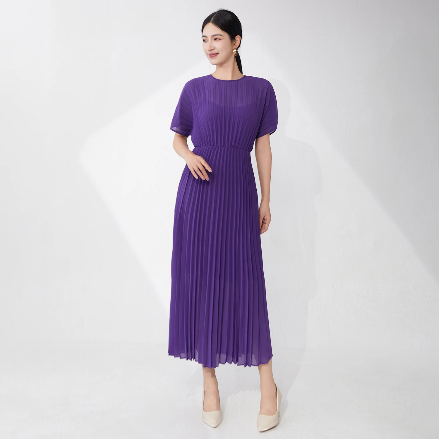 

New Arrival 2025 Women's Elegant Dress Holiday Style Lining Solid Color Chiffon Temperament Miyake Pleated Dress