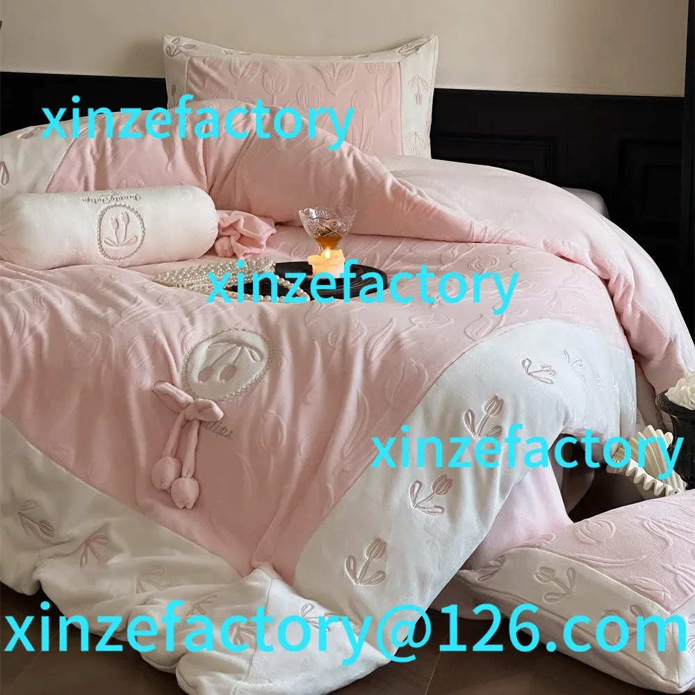 

Customizable jacquard embroidery to keep warm, girl's heart skin-friendly double-sided velvet quilt cover