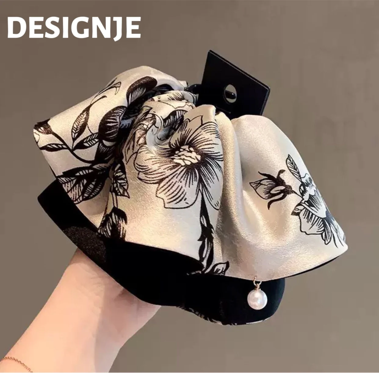 

Французская ретро-юбка-труба, заколка для хвоста, роскошный образ, прическа с принтом, модная прическа, аксессуары.