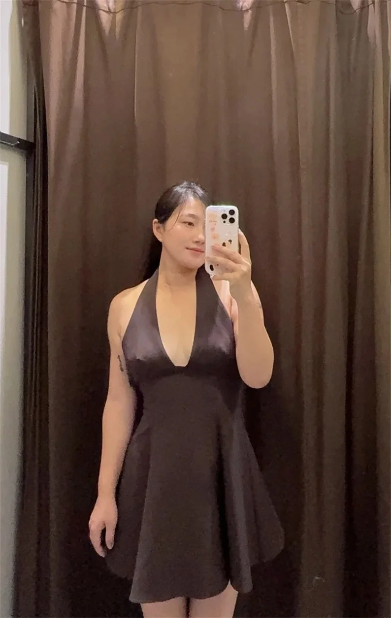 여성 여름 드레스 2025 신상 솔리드 컬러 홀터넥 더블 장식 딥 V넥 숏 드레스 섹시하고 우아한 패션