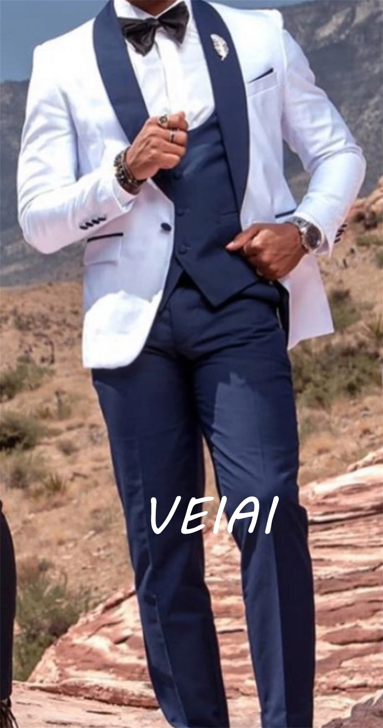 

Мужские костюмы по индивидуальному заказу, темно-синие и белые смокинги для жениха, комплект из 3 предметов для жениха с шалью и лацканами (куртка + брюки + жилет)