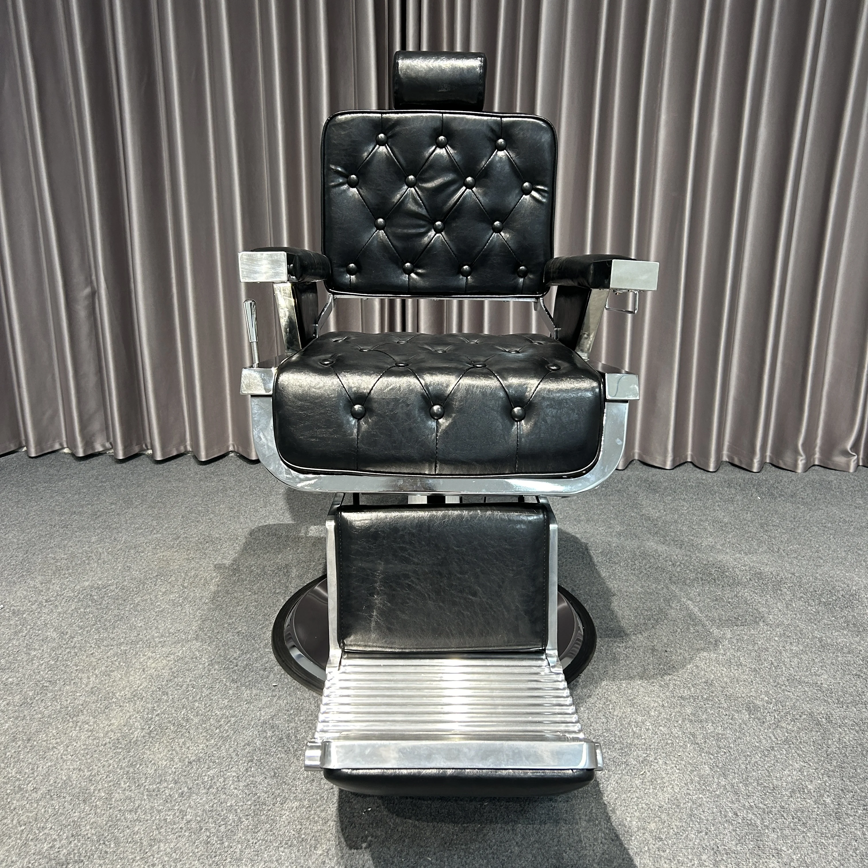 

Classic Heavy-Duty Leather Barber Chair Luxury Modern Salon Equipment Portable for Home Use Available for Sale