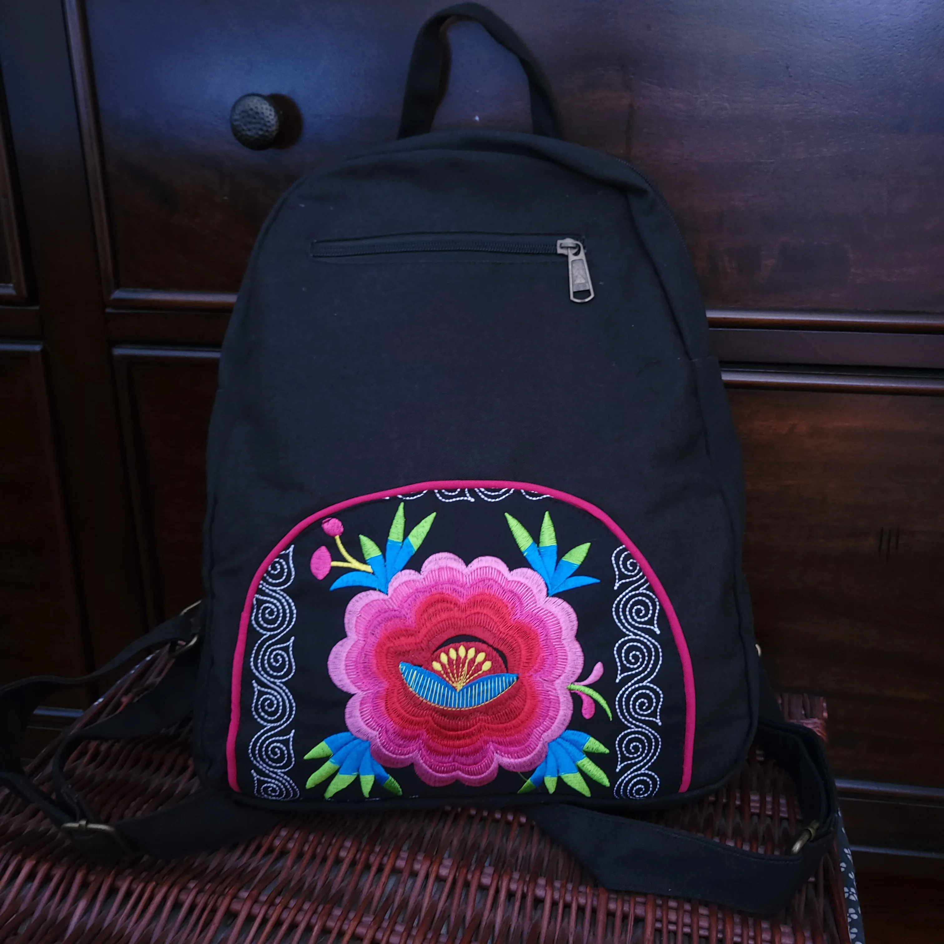 

Vintage Women's backpack Black canvas shoulder bag Embroidery Ethnic School backpack fashion ladies backpacks free shipping