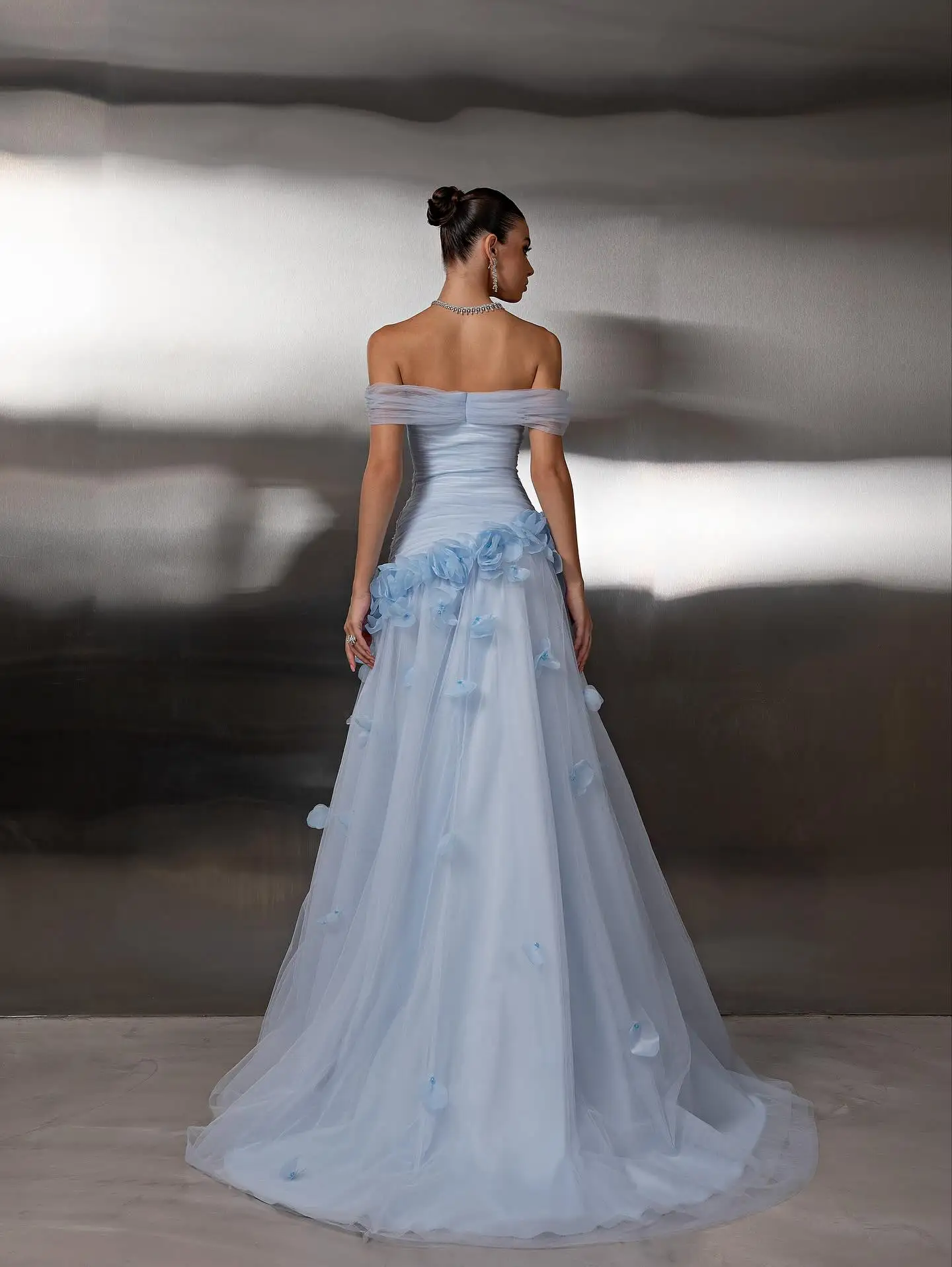 Abito da sera formale elegante con scollo a barchetta a-line personalizzato. Abiti da cerimonia delicati su misura. Abito da festa moderno alla moda