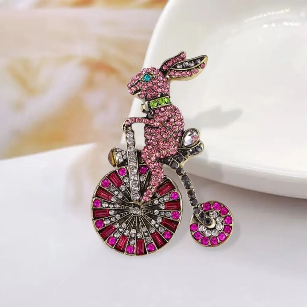 2025 دبابيس أرنب خمر لطيف فاخر بروش دبابيس الإبداعية الكرتون زهرة الثدي