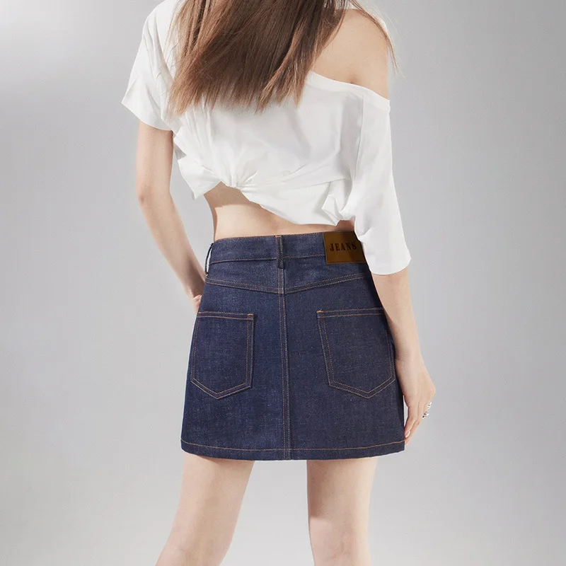 تنورة نصف الجسم من قماش الدنيم بتصميم كلاسيكي من American Spice Girl. تي شيرت نسائي لربيع وصيف جديد بسيط بلون سادة مكشوف الكتفين