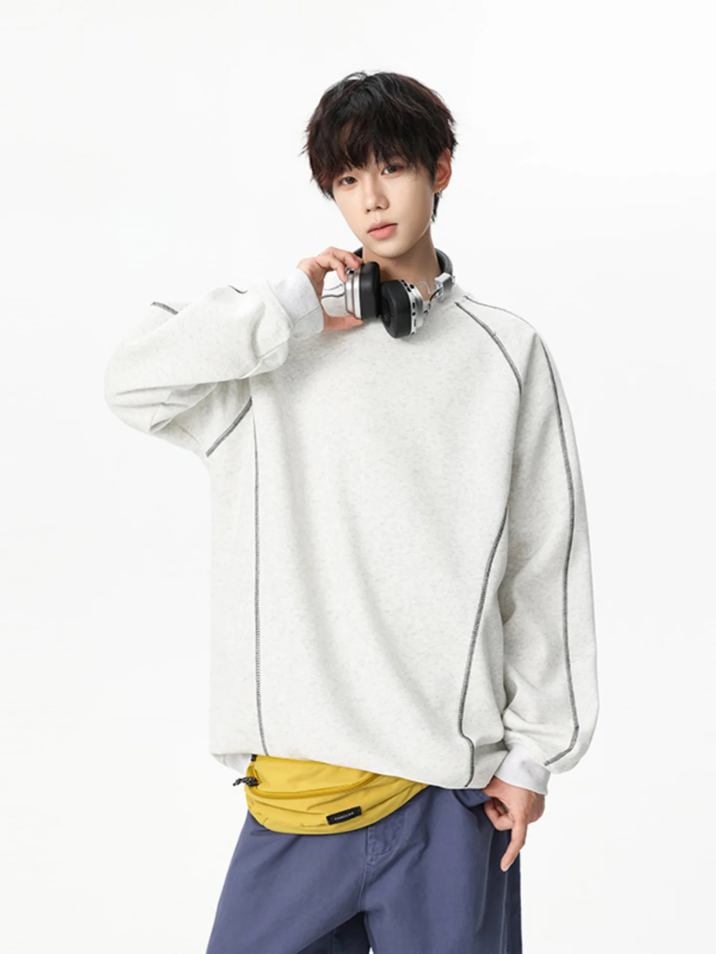 

Повседневный свитшот с круглым вырезом для мужчин, базовая удобная футболка с длинным рукавом, однотонная, для ношения под одеждой, осенний сезон, спортивный стиль