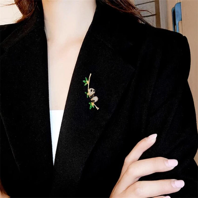 New Chinese cute national treasure Panda brooch anti-leakage bamboo knot high cheongsam collar pin cute cartoon animal corsage