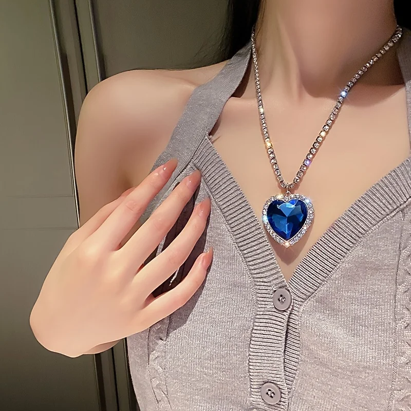 Elegant heart shaped synthetic zirconia pendant necklace sparkling jewelry accessories for parties banquets suitable gift