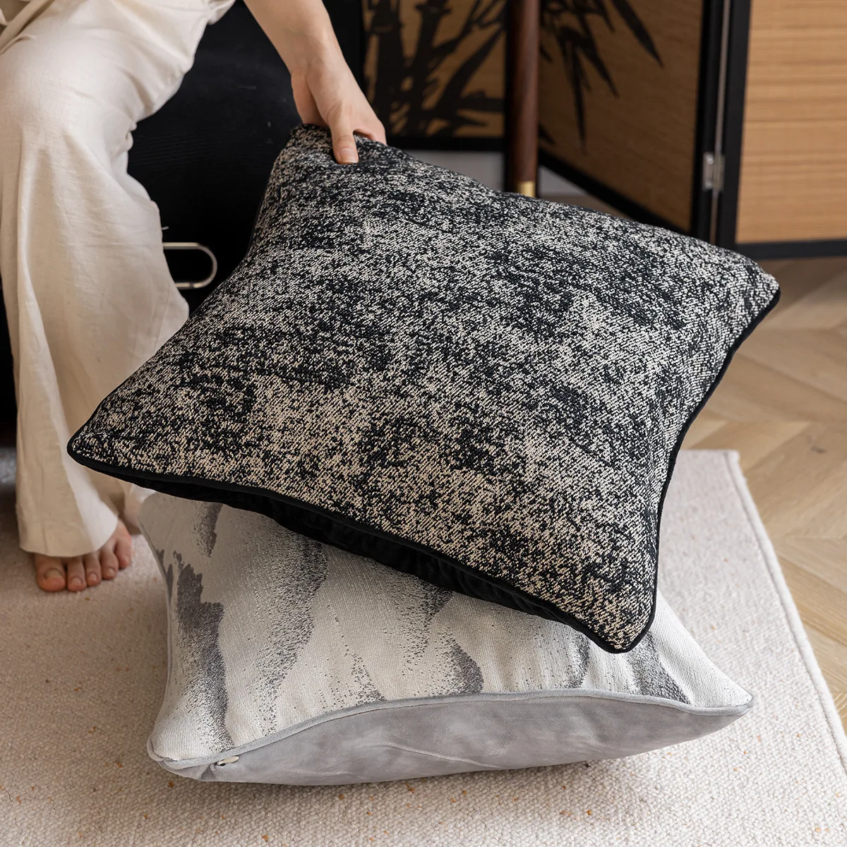 Luxury Silver Grey Cushion Cover Mountain Texture Yarn Dyed Jacquard Pillow Covers Decorative Home Decor Pillow Case for Sofa