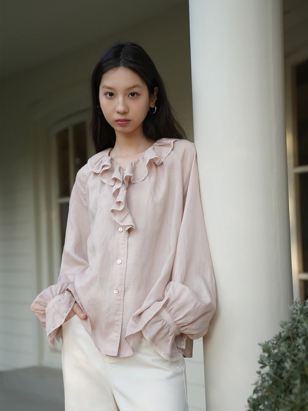 

Блузка Botanique Spring Oxygen Silk Le Collar: дышащая, приятная к коже, с длинным рукавом, свободного кроя, женская