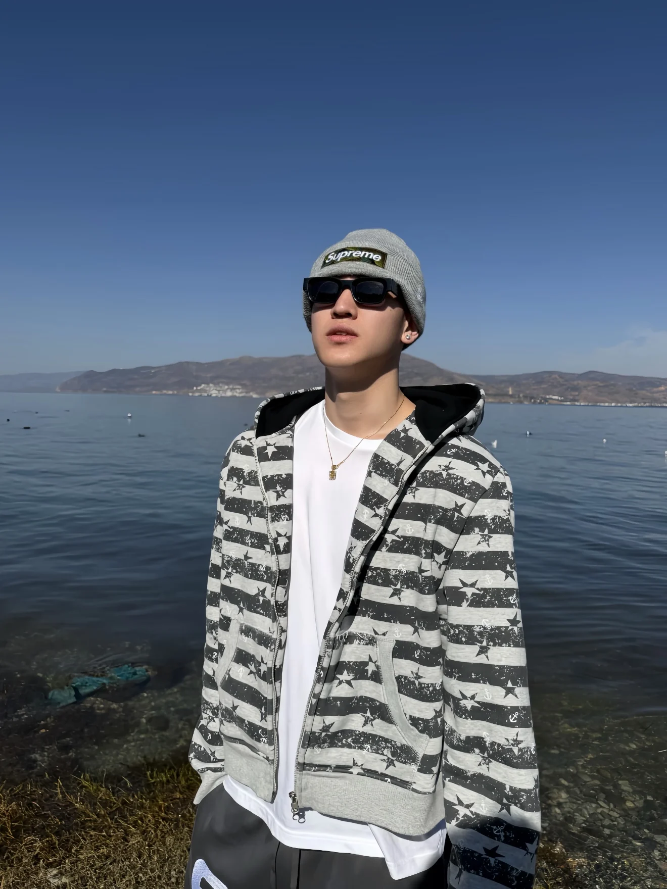 

Мужская весенняя уличная толстовка-кардиган с принтом звезд, свободного кроя, с капюшоном, для повседневной носки, укороченная, широкая, универсальная куртка