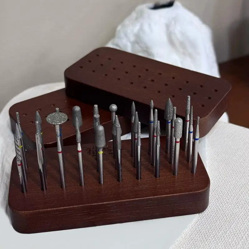 30スロット研磨ヘッド収納ウォールナットウッドネイルドリルビットオーガナイザートレイデスクトップディスプレイスタンドマニキュアツール
