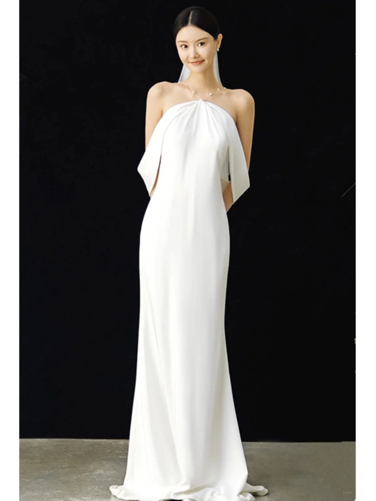 Light Strap Wedding Dress Elegant Simple White Slimming Bridal Gown Summer Wedding Evening Dress for Hotel Indoor Scenes