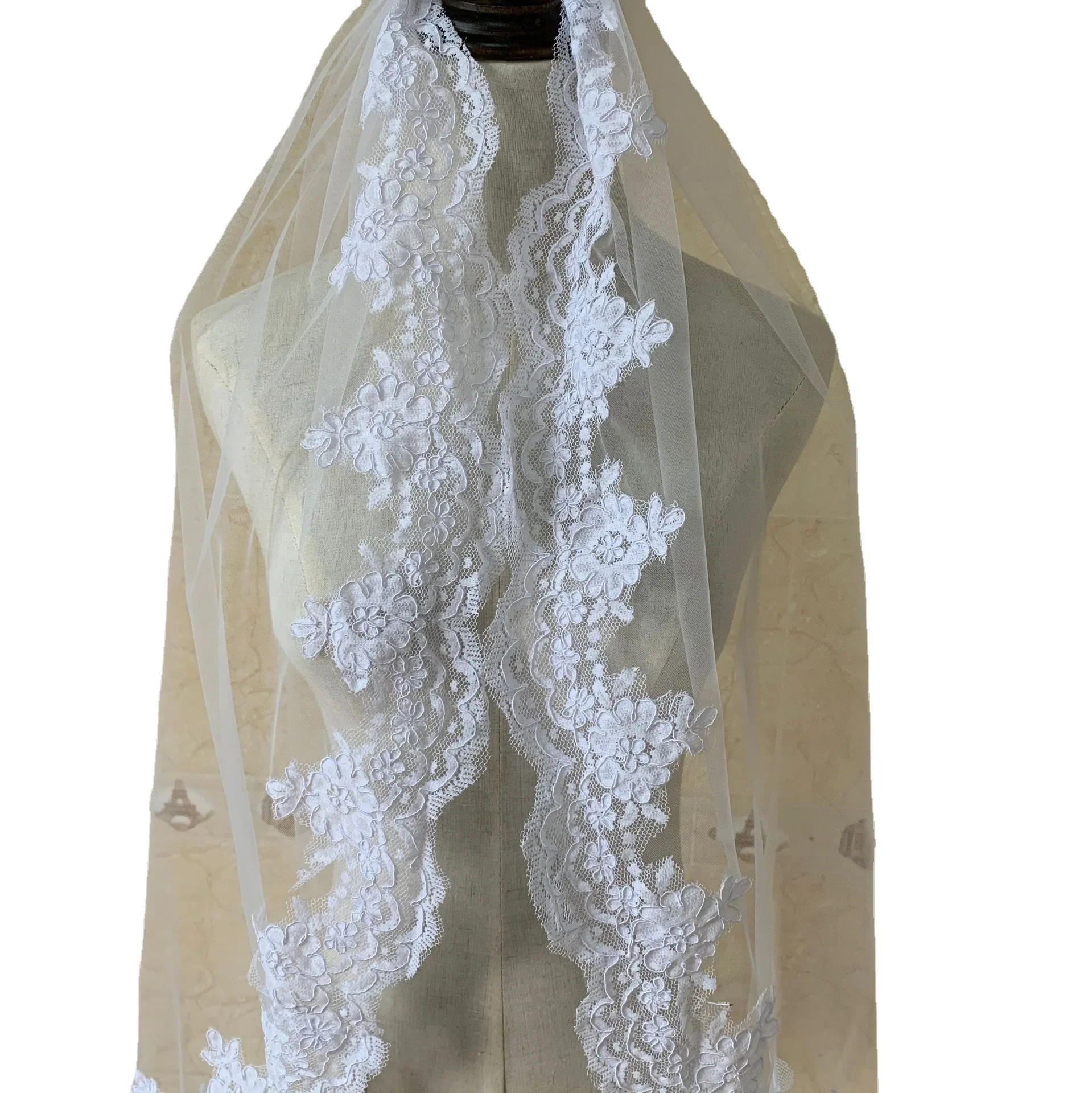 New One Layer Lace Edge Fingertip Length  Wedding Veils with Comb Wedding Accessories Bride Veu