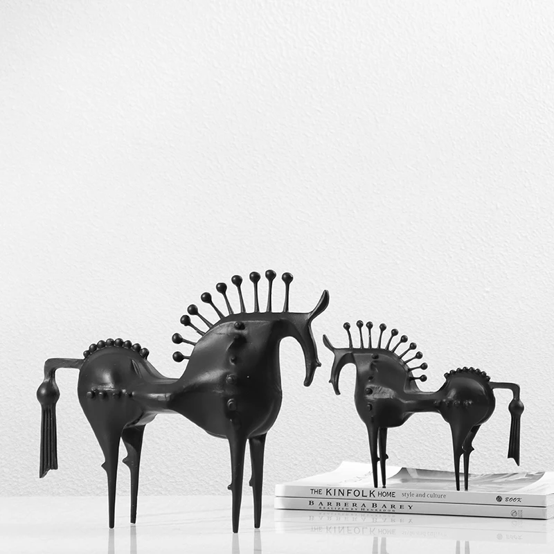 

Modern abstract horse ornaments, cast aluminum home, living room, porch, tabletop decoration, handicrafts