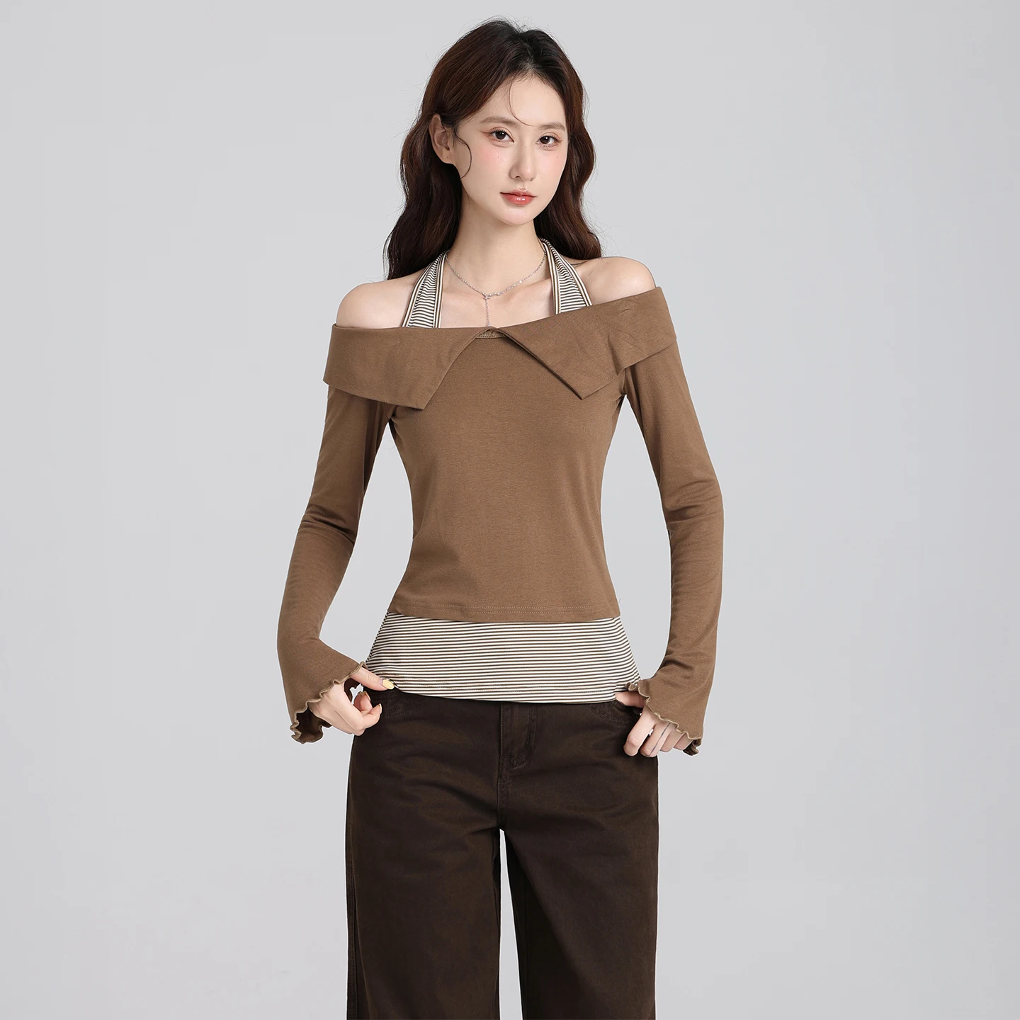 

Женская футболка с расклешенными рукавами и расклешенными рукавами на одно плечо, повседневный и утягивающий топ с открытыми плечами