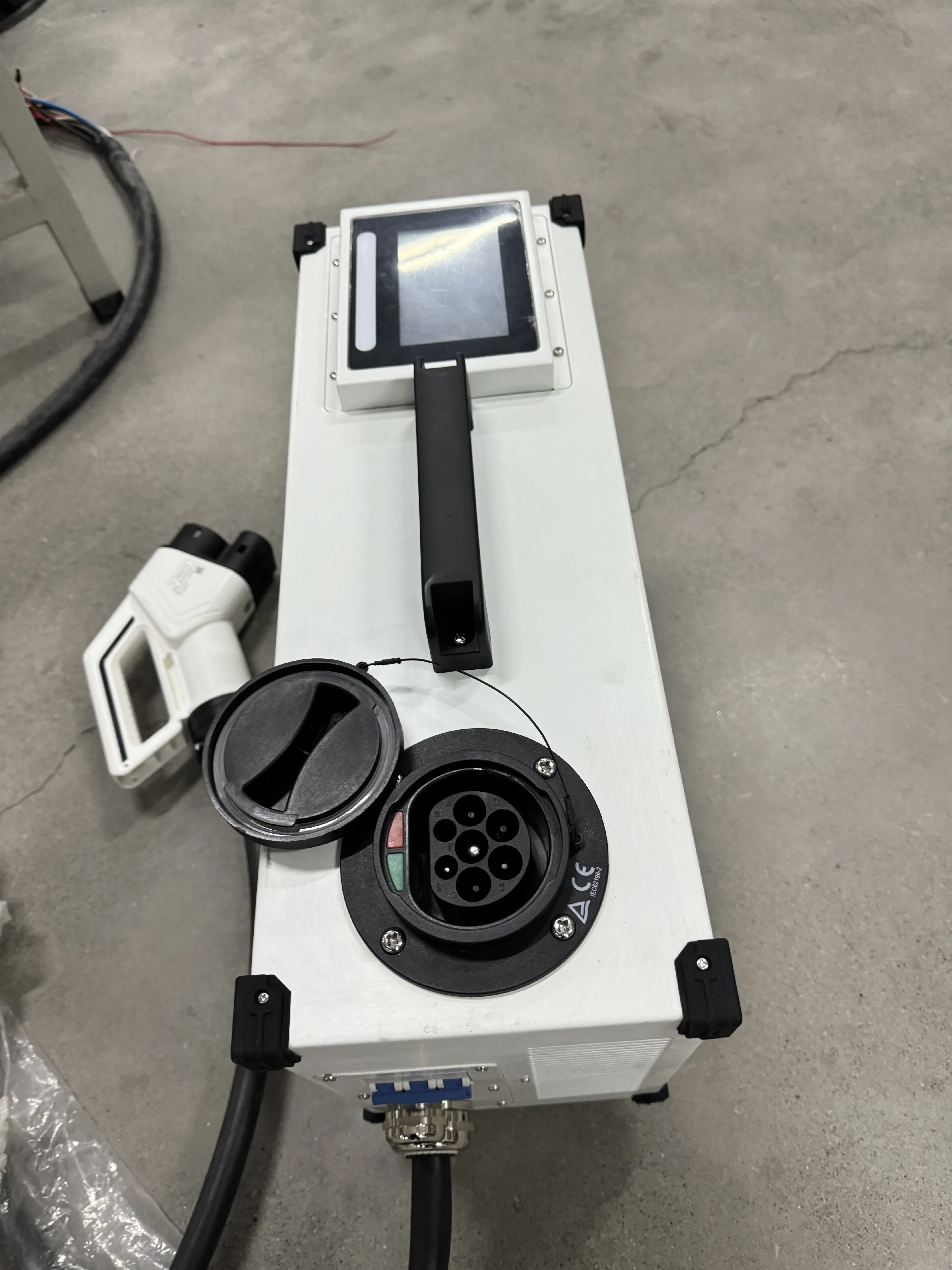 Movable DC ไฟฟ้า Rapid Charger 20kw แบบพกพา Dc Ev Fast สถานีชาร์จ 50A ปรับ Ccs Chademo Gbt Dc Ev Charger