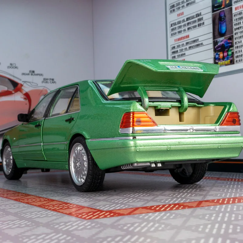 1:24 W140 S320 Classic Sedan Modello in lega quattro porte possono essere aperte e il cofano anteriore e la porta del bagagliaio possono anche essere aperti