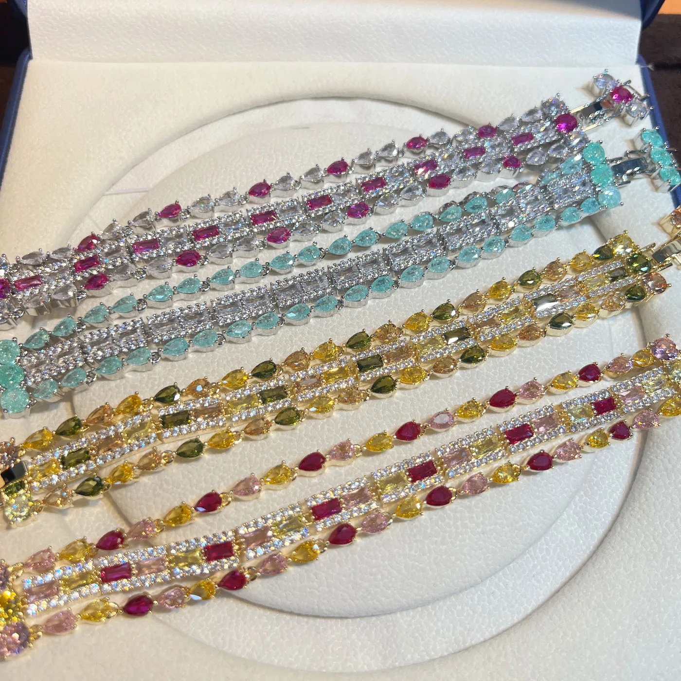 

Женский трехслойный медный модный браслет с цветными драгоценными камнями и цирконом