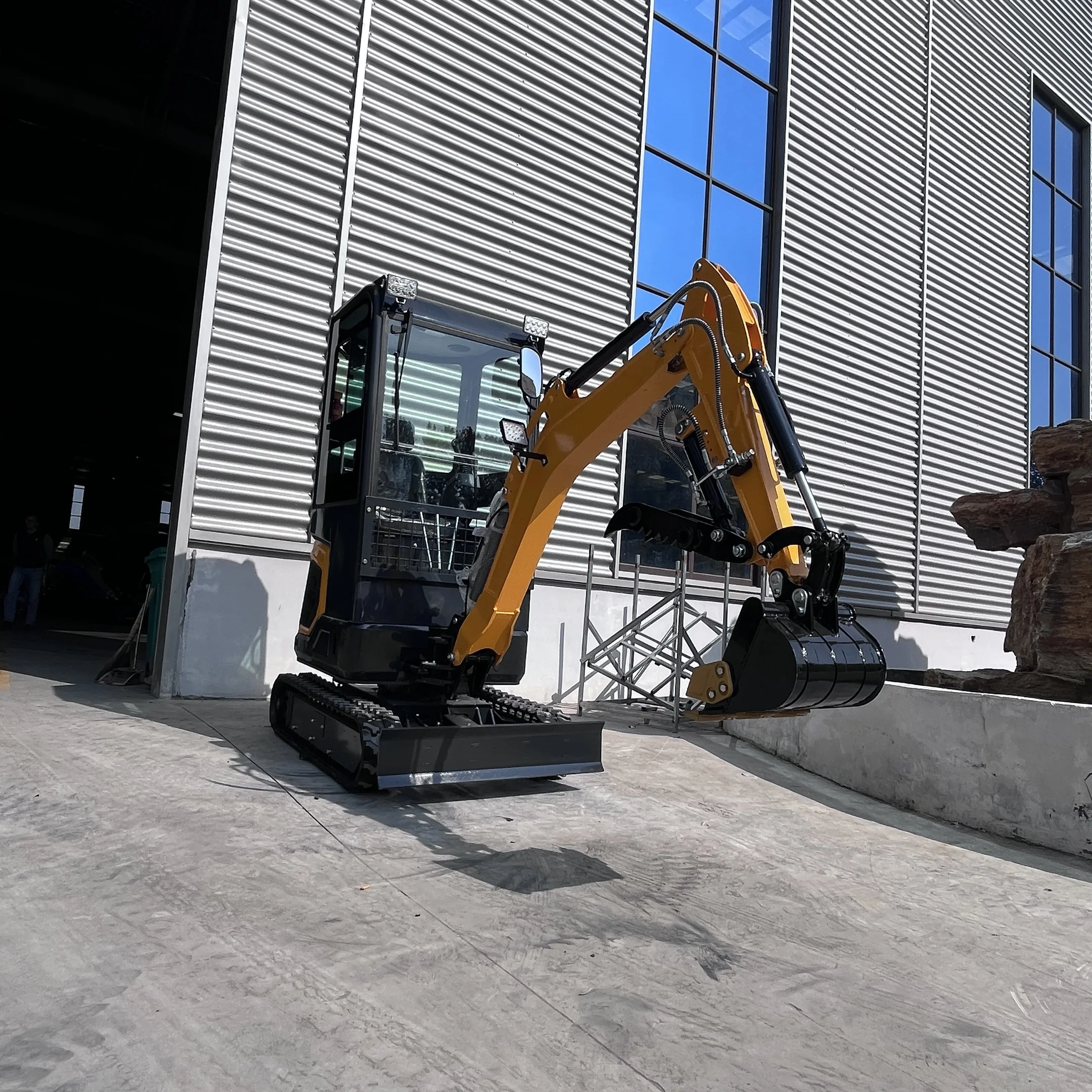 محرك حفارة مجنزرة صغير 1.8 طن للاستخدام الزراعي الصغير مخفض للبيع حفارة هيدروليكية عالية الجودة #4