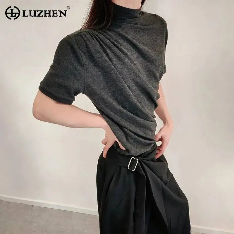 

LUZHEN 2026 Летние однотонные футболки с воротником-стойкой и коротким рукавом для мужчин: модные, стильные, высококачественные вязаные топы JY6480