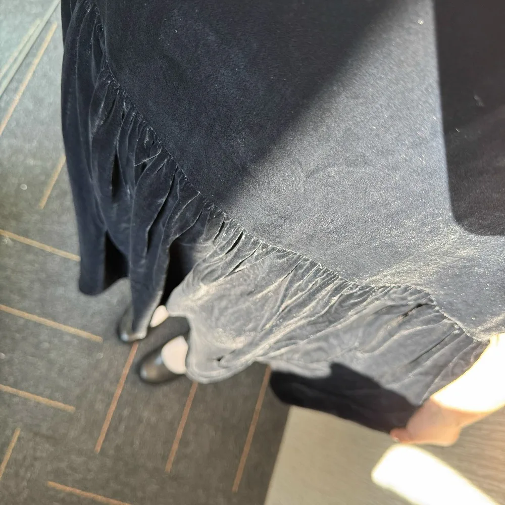 أزياء الخريف النسائية السوداء 30% التوت الطبيعي الحرير المخملية بلون فاتح فاخر سليم صالح جولة الرقبة فستان ريترو