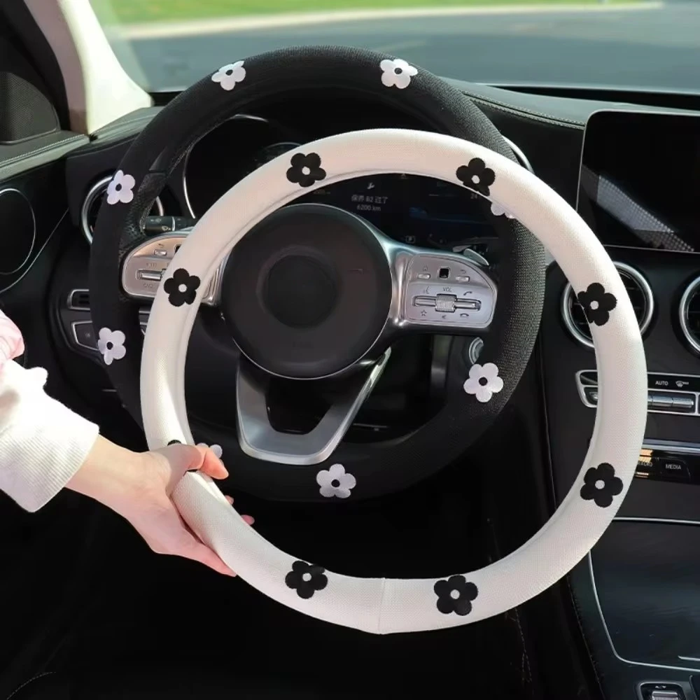 Small Daisy Car Steering Wheel Cover Cotton Linen Breathable Non-Slip Car With a Cute Car Steering Wheel Cover
