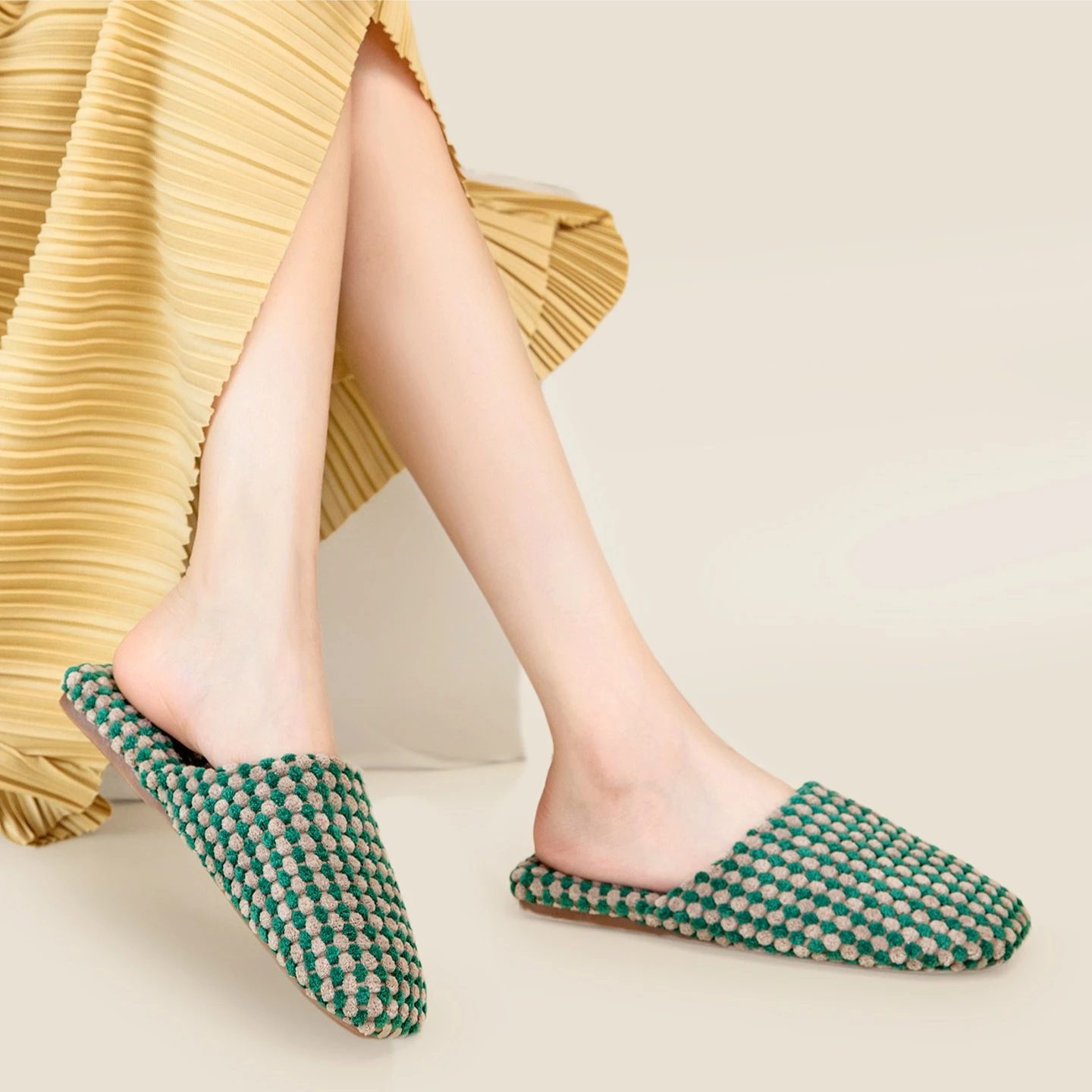 New Autumn Pineapple Fleece Soft and Warm Cotton Slippers for Couples Anti-Slip Rubber Sole Indoor Slippers for Women and Men