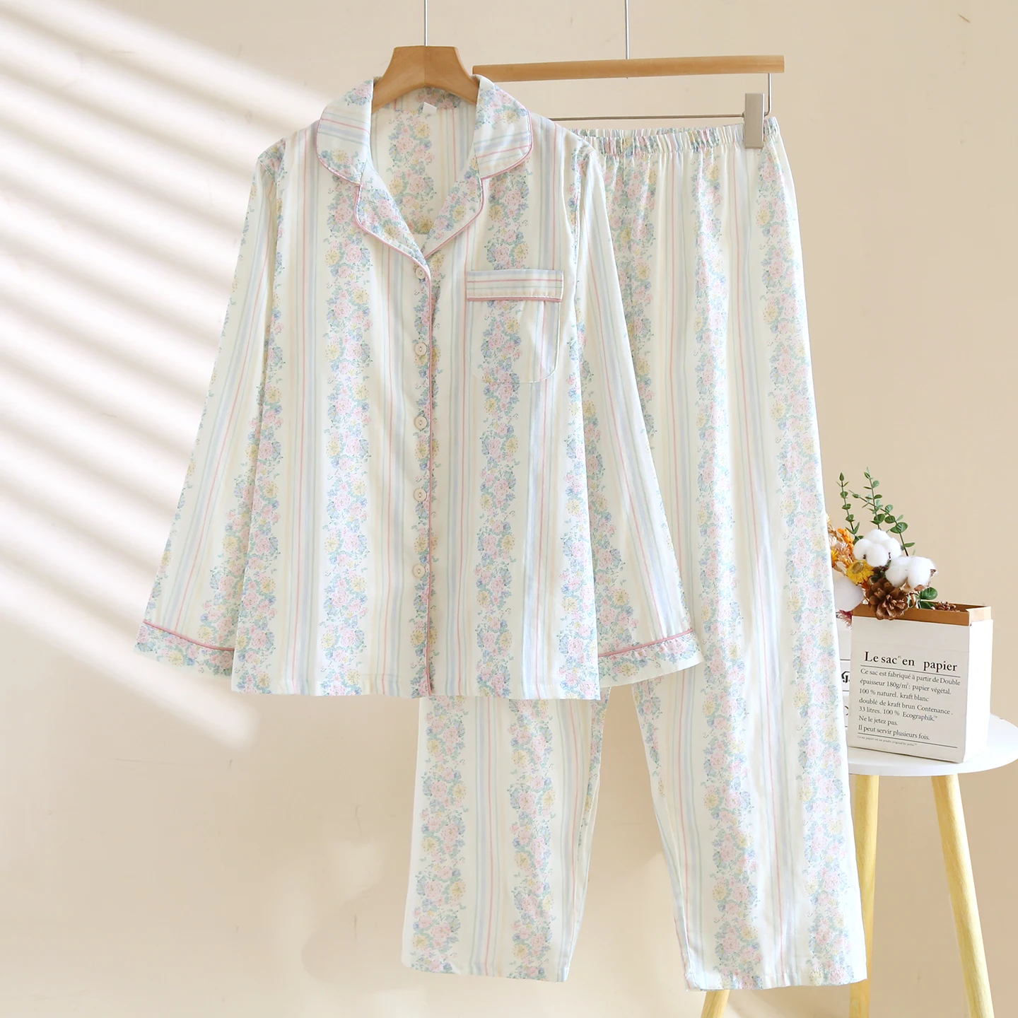 

Женский пижамный комплект из 2 предметов - пижама в японском стиле из двойной марли, 100% хлопок, с длинными рукавами, на пуговицах, свободного кроя, дышащая.