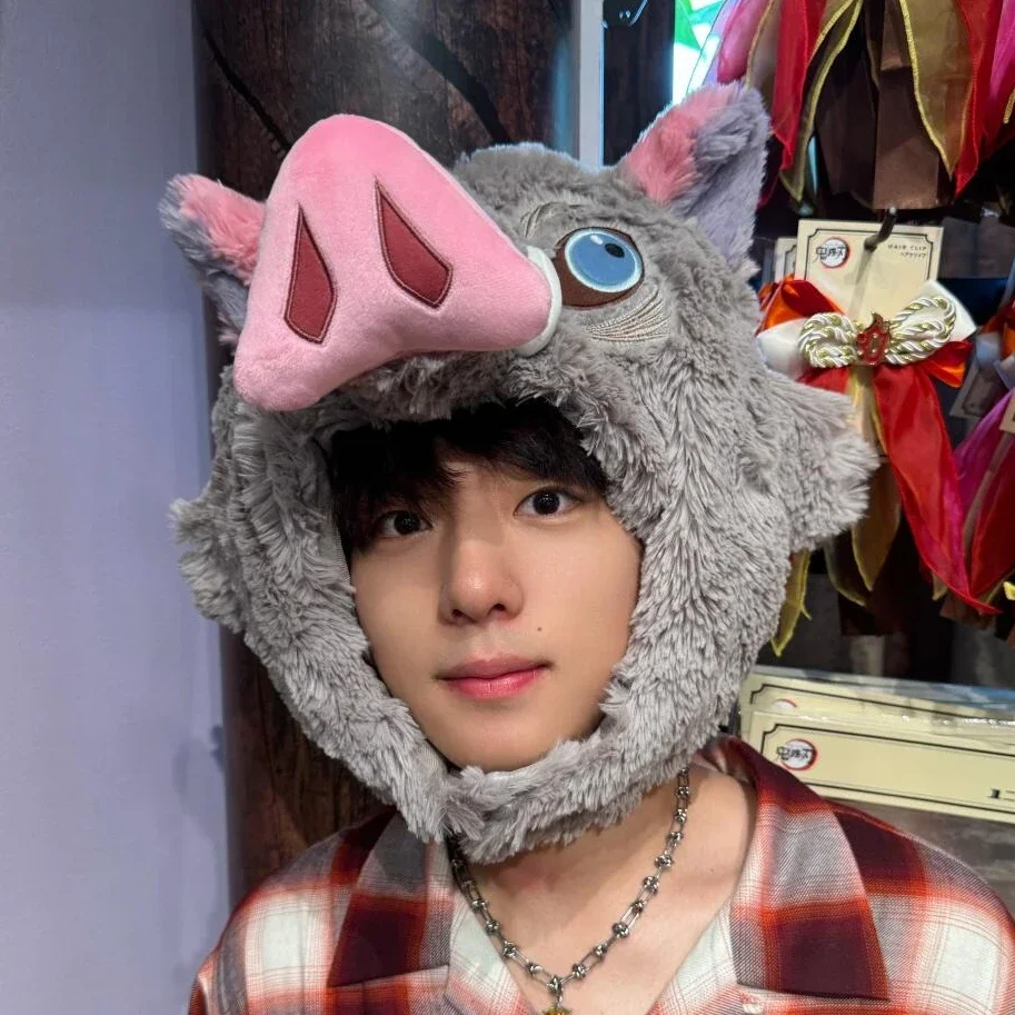 

Funny Demon Slayer Pig Head Plush Hat Hashibira Inosuke Warm Winter Hat Plushies Cosplay Prop Xmas Gift Fashion Boy Girl Fans