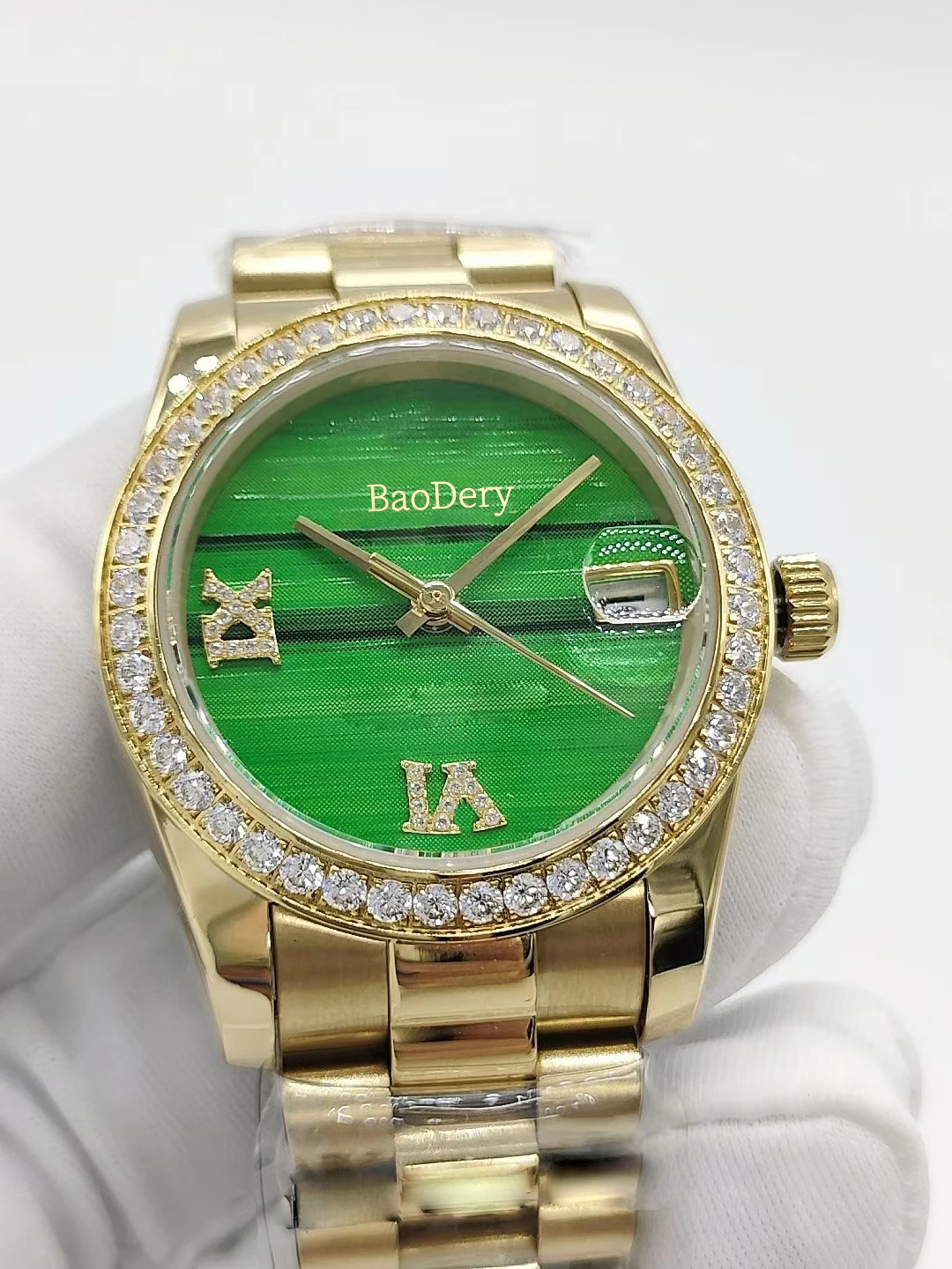 Stunning Women's Watch with 31mm Case & Green Dial - Boasting Roman Numeral Scale, Mechanical Movement, & Calendar Window for a