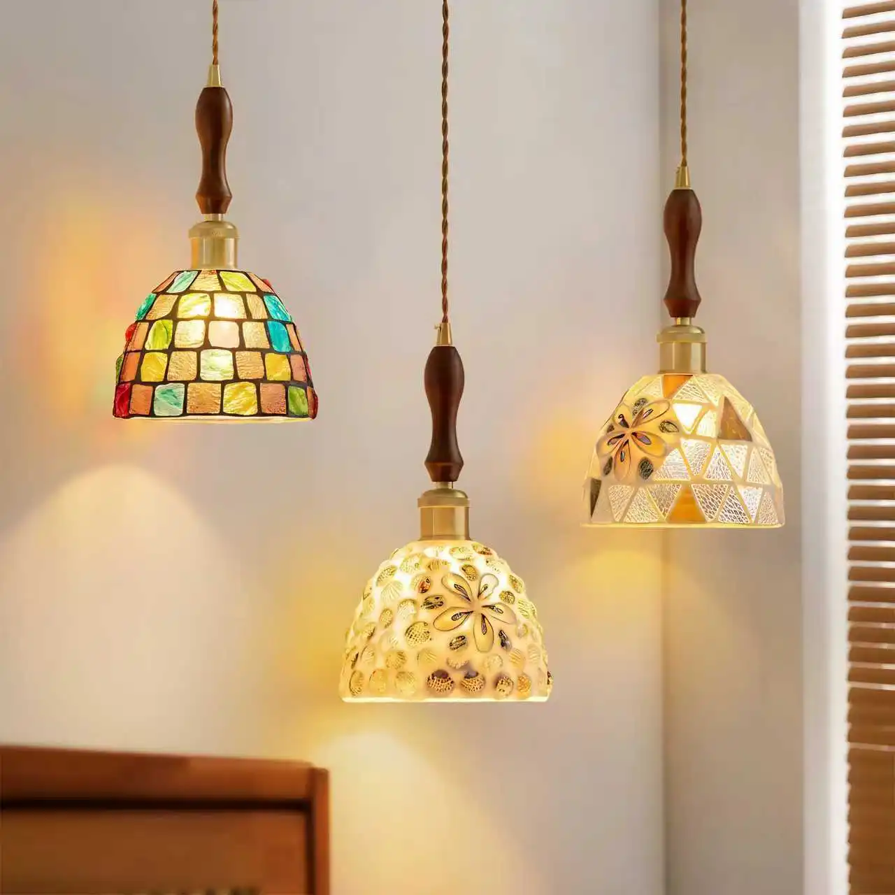 French Retro Small Chandelier Handmade Glazed Chandelier Bedside Chandelier Fine Painted Glass Lamp Energy Saving Eye Protection