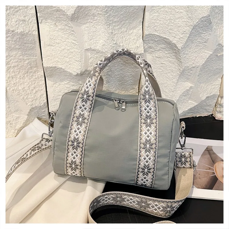 

Nylon Shoulder Bag, Unique Pattern Design, Simple Commuter Tote Bag, Large Capacity and Lightweight Handbag.