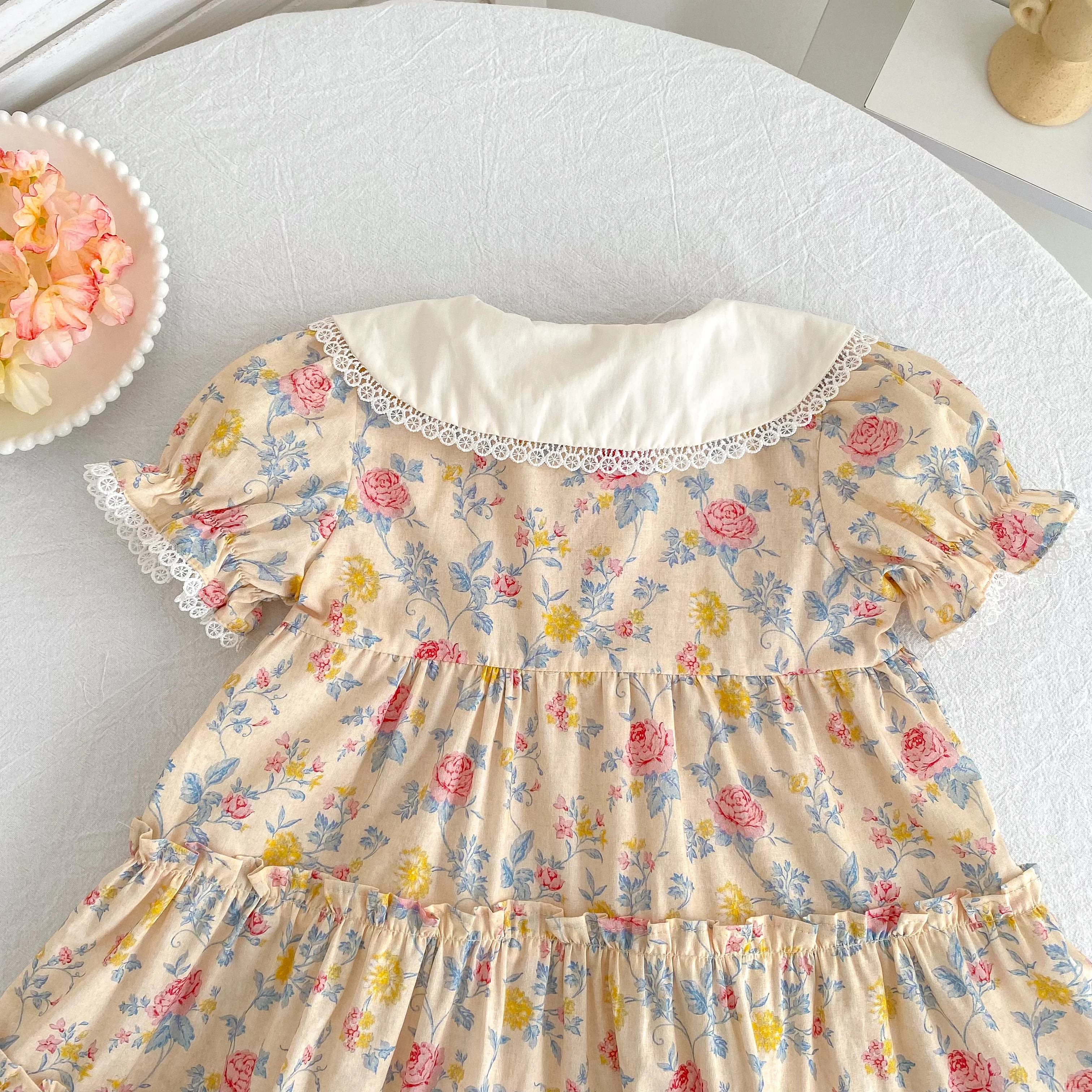 2026 Neues Mädchenkleid für den Sommer 2-6 Jahre Kurzarm-Kleid mit Blumenmuster Gerüschter Kragen Süßes Baumwollkleid – Detail 8