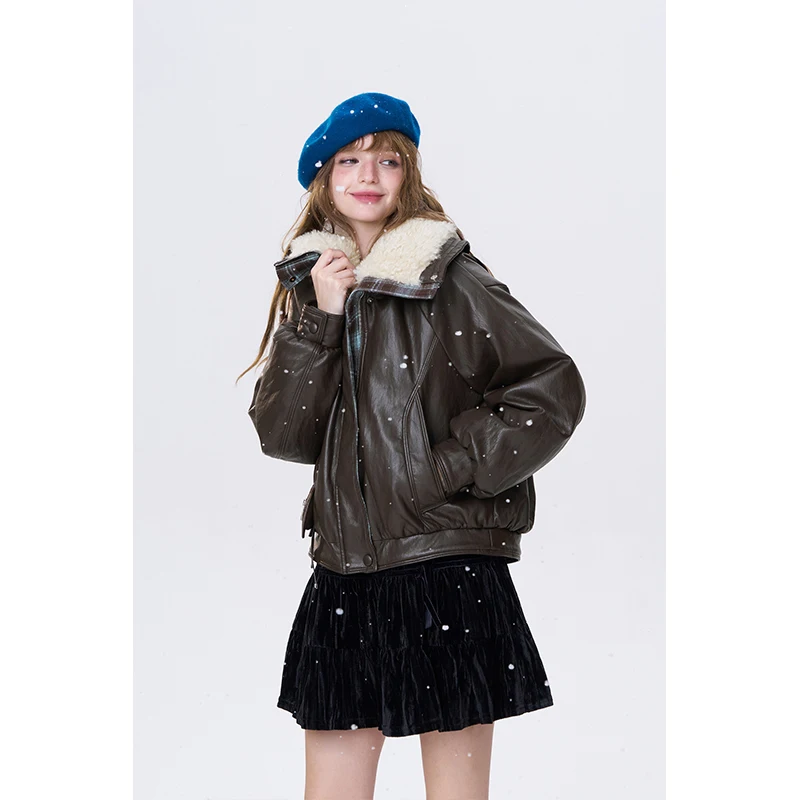 ELFSACK 2025 Winter New Arrivals Y2K Casual Plaid Leather Faux Fur Collar Full Zip Casual Jacket For Women