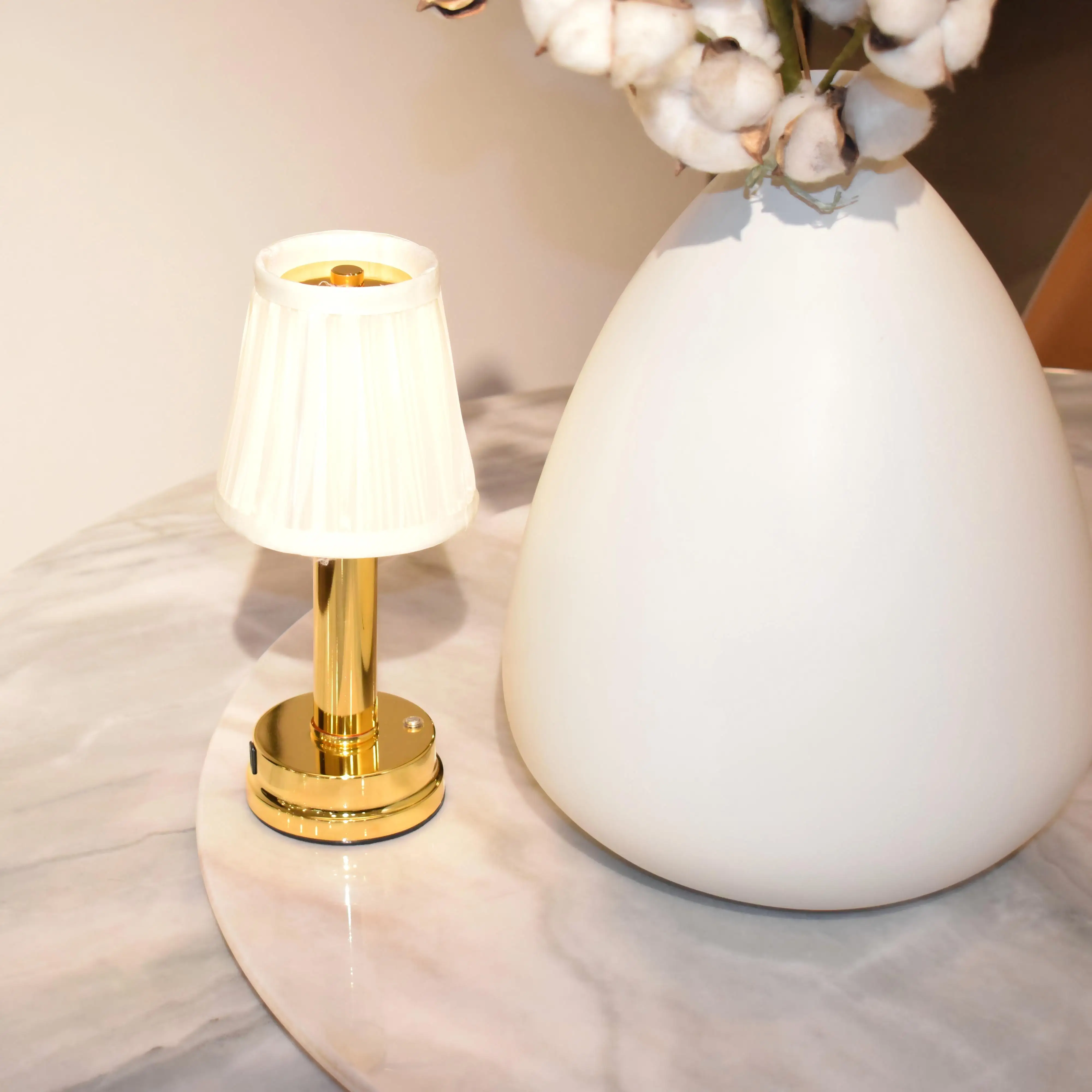

New Arrival-Modern LED Table Lamp USB Cordless Restaurant Atmosphere Light Nordic Art Decoration for Coffee Shop Bedroom