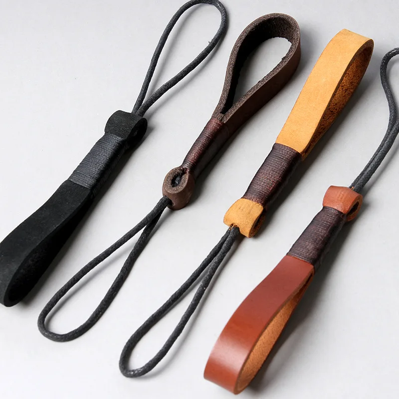 Car Keychain for Men Simple Carabiner Cowhide Key Chain Climbing Hook Key Chain Rings Stainless Steel Gift Auto Interior Pendant