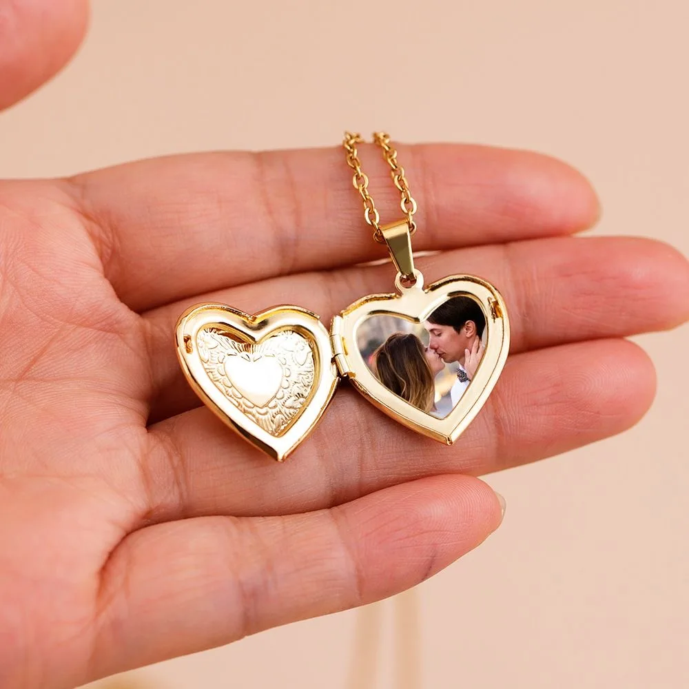 Stainless Steel Mini Photo Album Locket Necklace Luxury Picture Frame Pendant Gift Set Metal Butterfly Bookmark Soap Rose Box