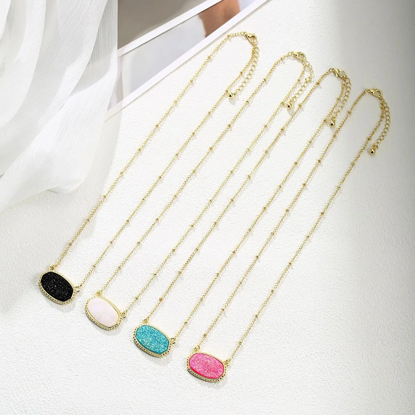 Simple Temperament Golden Resin Imitation Crystal Cluster Oval Necklace Collarbone Chain