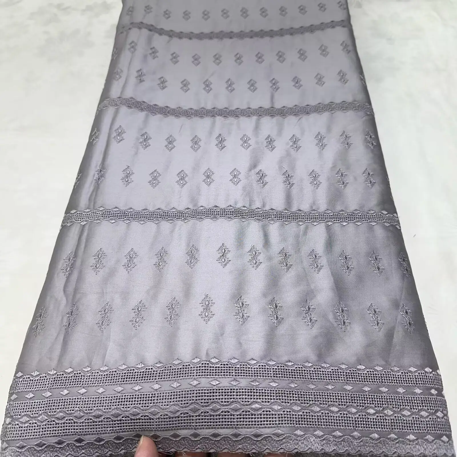 الراقية الأفريقي النيجيري فرنسا الساتان الرجالي السويسري البولندية أقمشة الدانتيل 2025 رائجة البيع لفساتين الخياطة حفل زفاف العريس